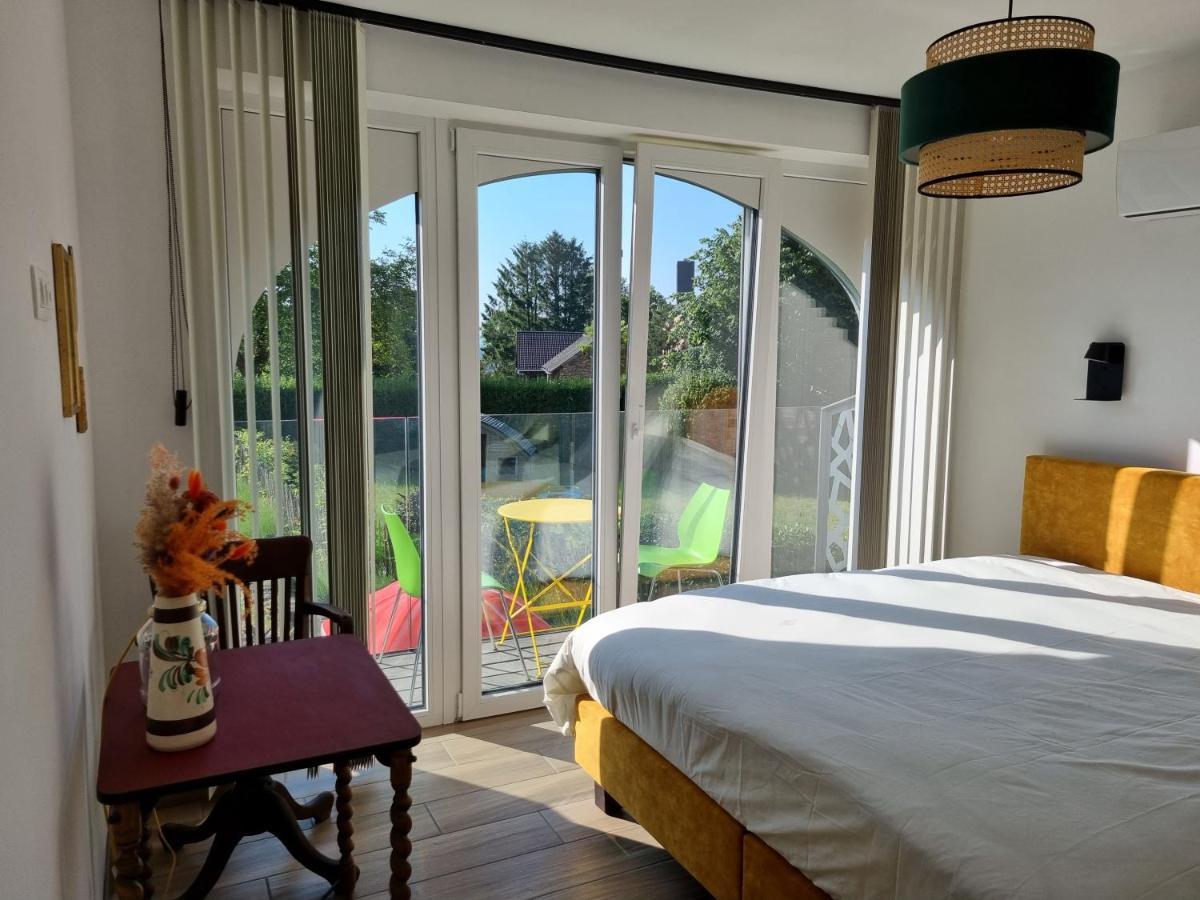 Cerf, Ouvre-Moi B&B Rochefort Esterno foto